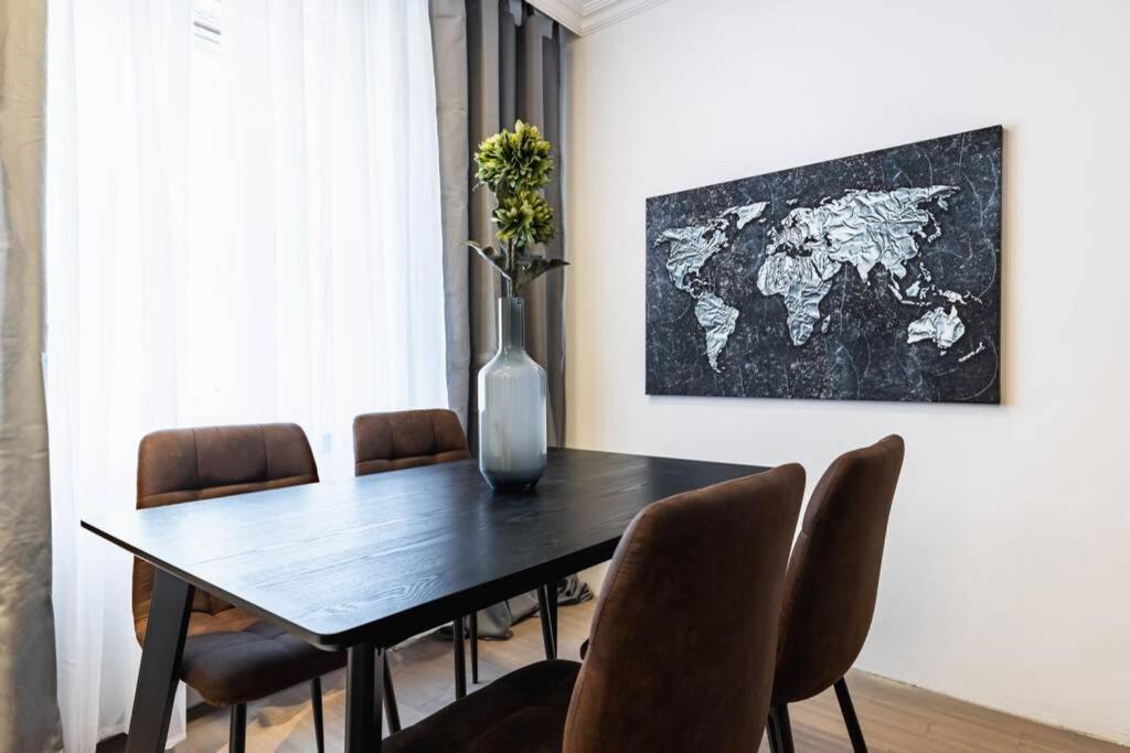 Chic One-Bedroom Apartment With King-Size Bed, Nestled In Vienna'S Vibrant Heart Exterior foto